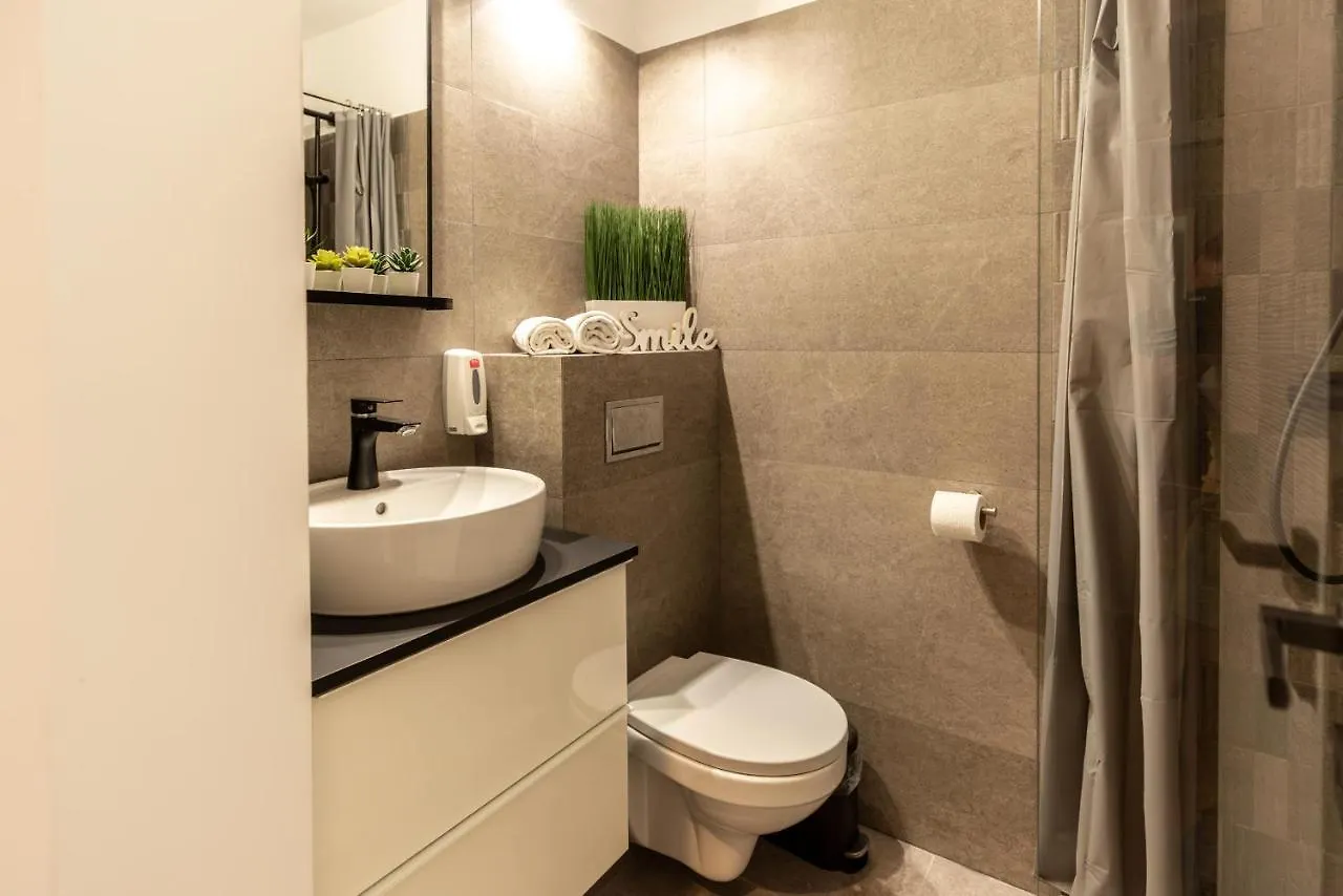 Daire Charming Studio With Parking - The Perfect Getaway Bükreş